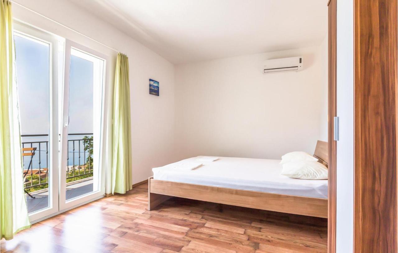 2 Bedroom Beautiful Apartment In Makarská Exteriér fotografie