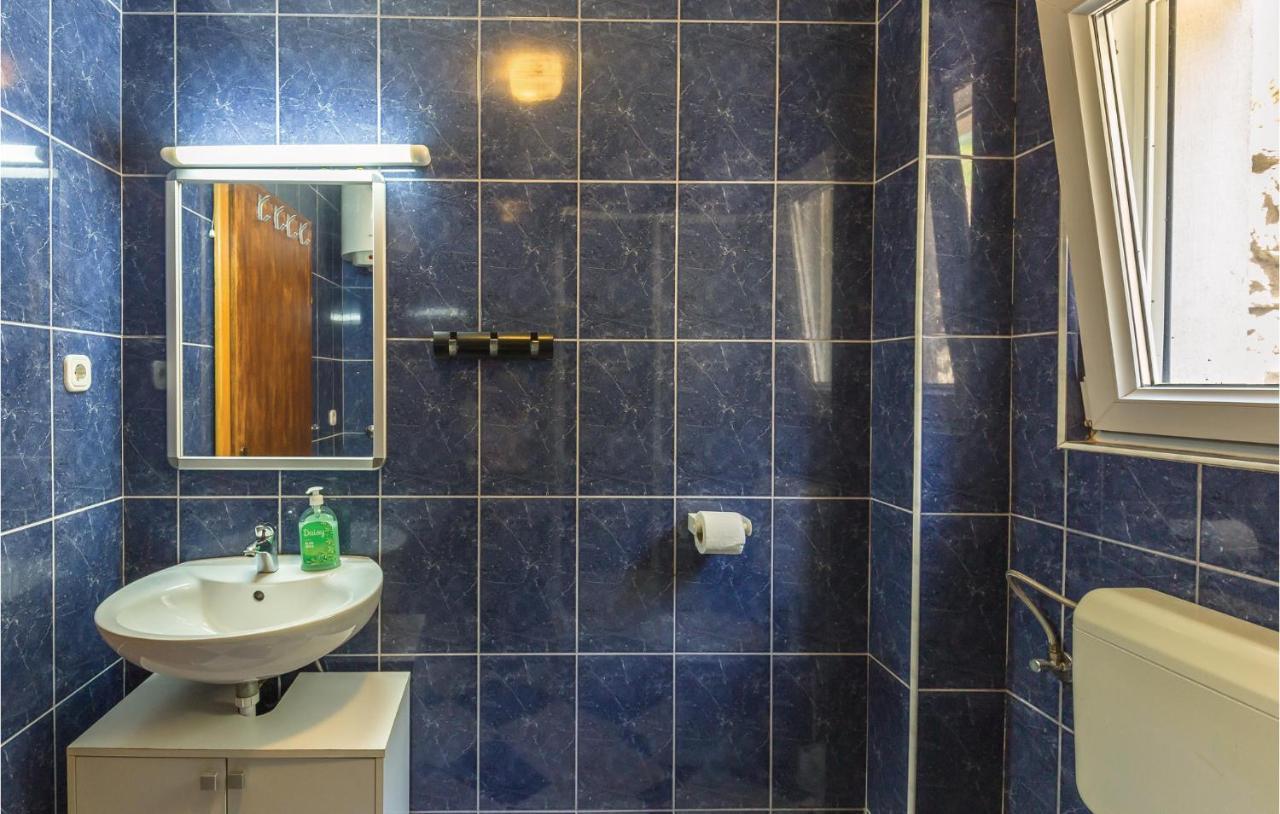 2 Bedroom Beautiful Apartment In Makarská Exteriér fotografie