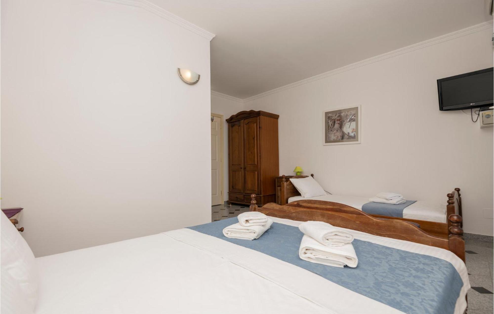 2 Bedroom Beautiful Apartment In Makarská Exteriér fotografie