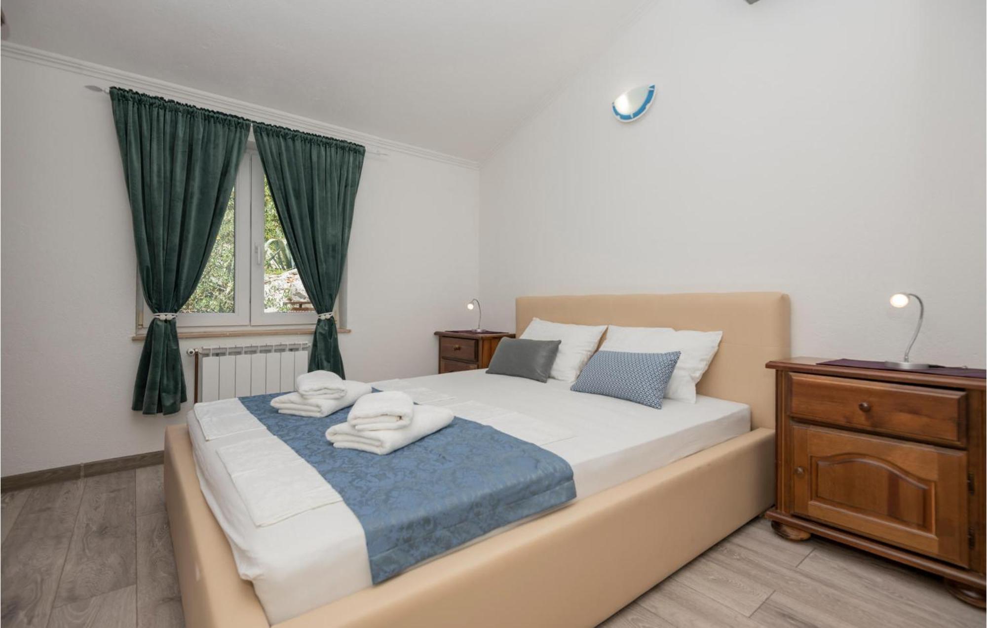 2 Bedroom Beautiful Apartment In Makarská Exteriér fotografie