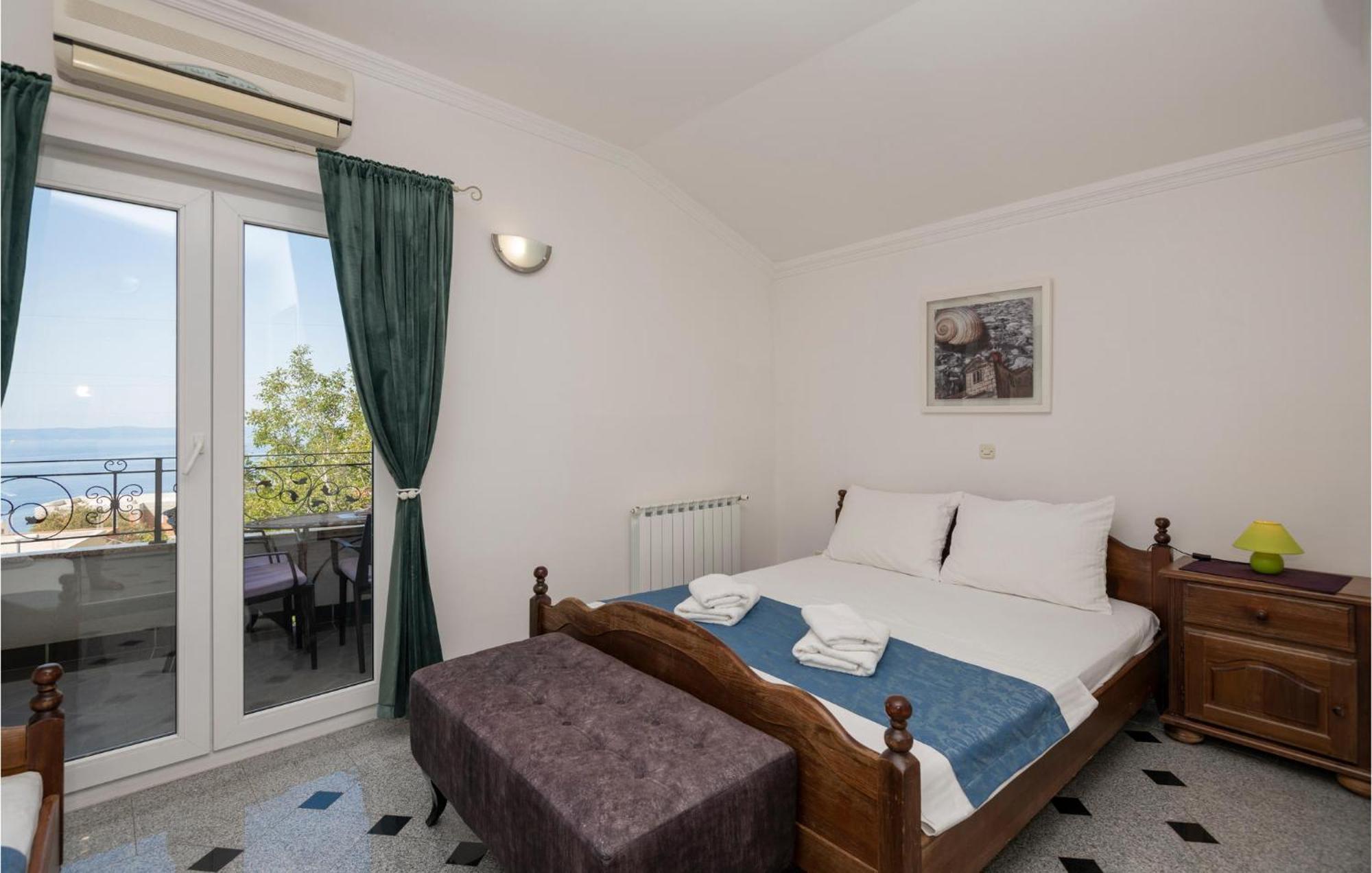 2 Bedroom Beautiful Apartment In Makarská Exteriér fotografie