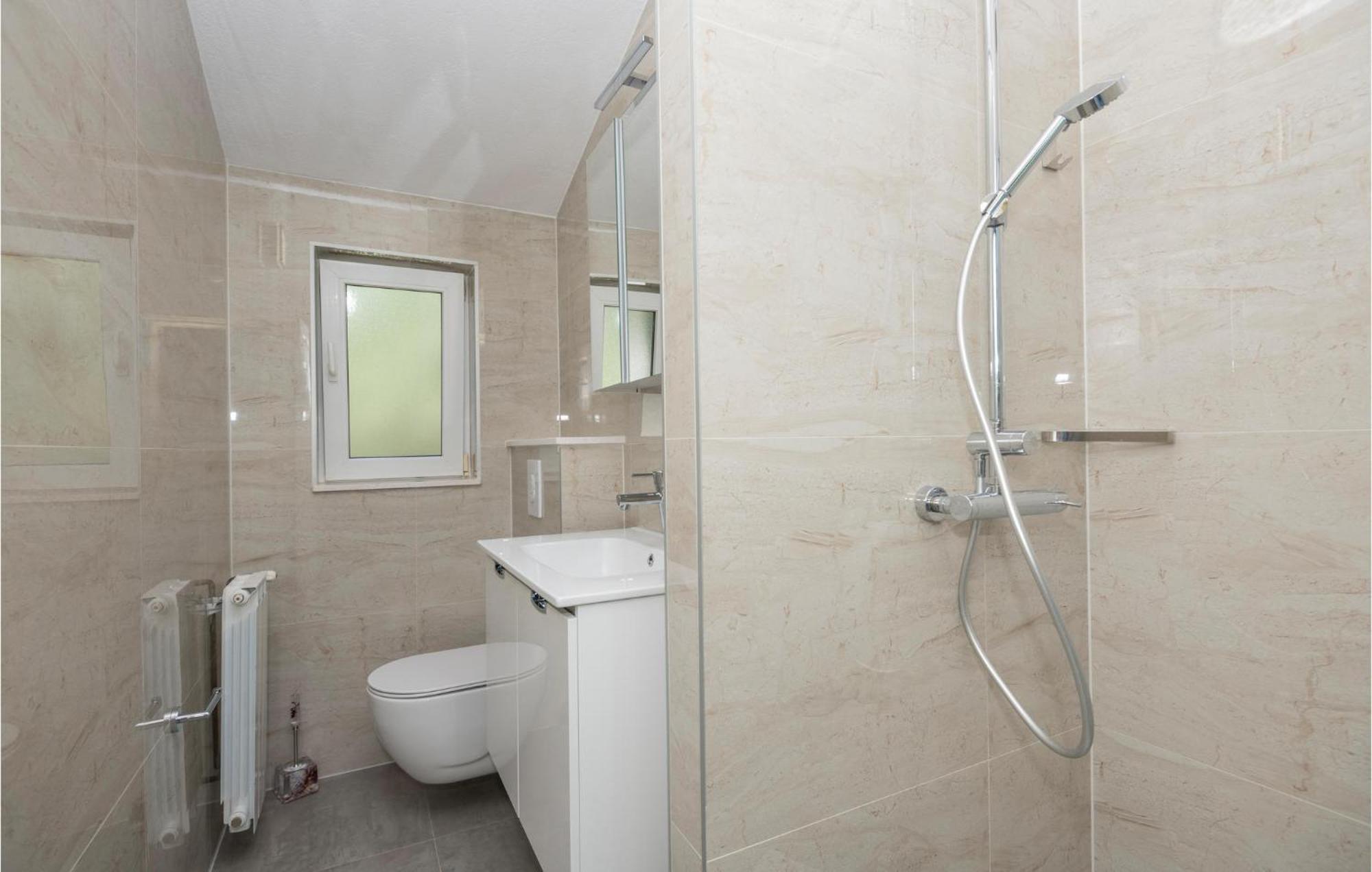 2 Bedroom Beautiful Apartment In Makarská Exteriér fotografie