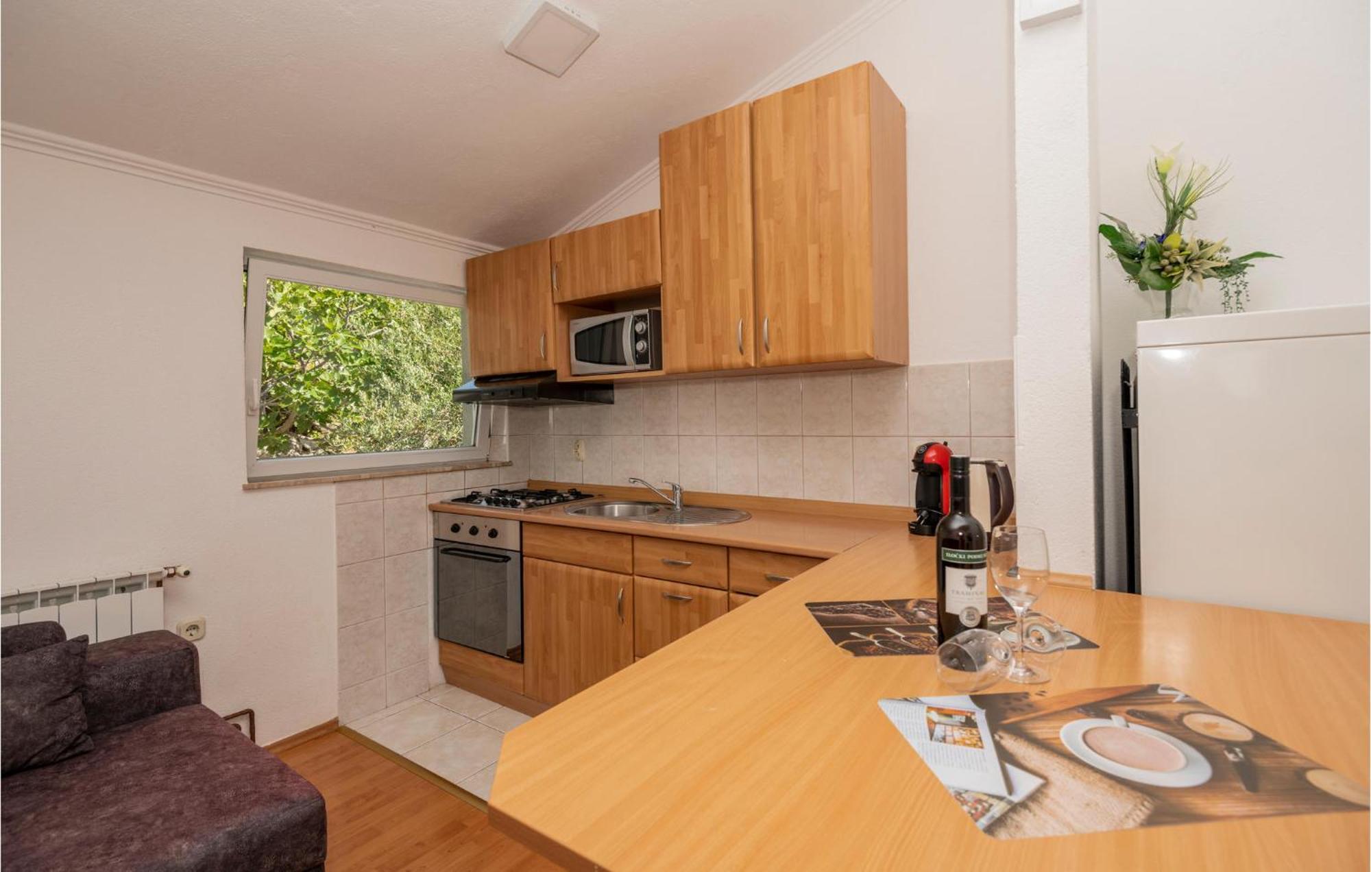 2 Bedroom Beautiful Apartment In Makarská Exteriér fotografie